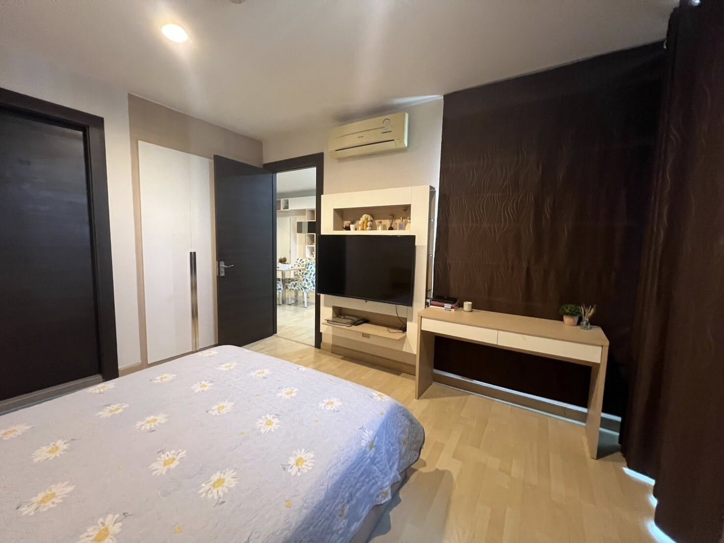 ให้เช่าคอนโด Rhythm Ratchada (ริธึ่ม รัชดา) โซนพื้นที่ MRT รัชดา ห้องแบบ 1ห้องนอน / 1ห้องน้ำ / โซนครัวปิด ขนาดห้อง 46 ตรม. ชั้น 20 ตึก A