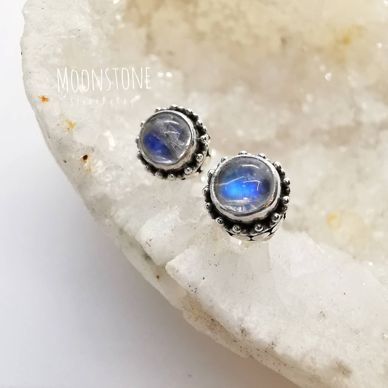 ต่างหูเงินหินเรนโบว์มูนสโตน (Rainbow Moonstone)