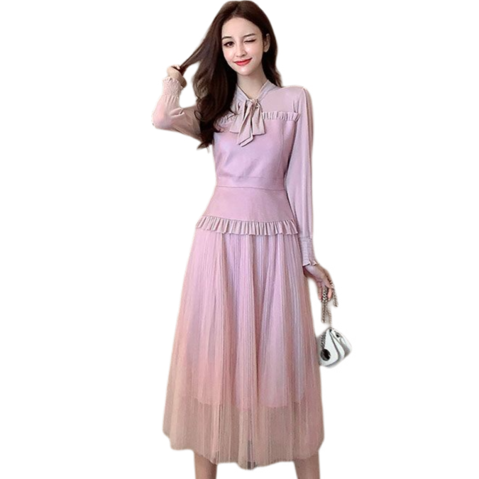 ชุดเซ็ทเสื้อและกระโปรงสีชมพู คอผูกโบว์ ใส่คู่หรือใส่แยกชิ้นได้ค่ะ L