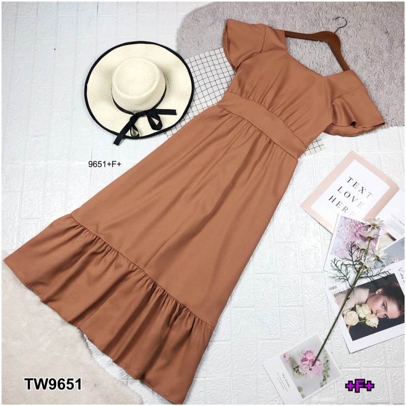 kudapy เดรสคอเหลี่ยมแขนระบาย ผ้าโฟร์เวย์สีขาว ชายเดรสปล่อยสวิง ด้านหลังแต่งผูกโบว์