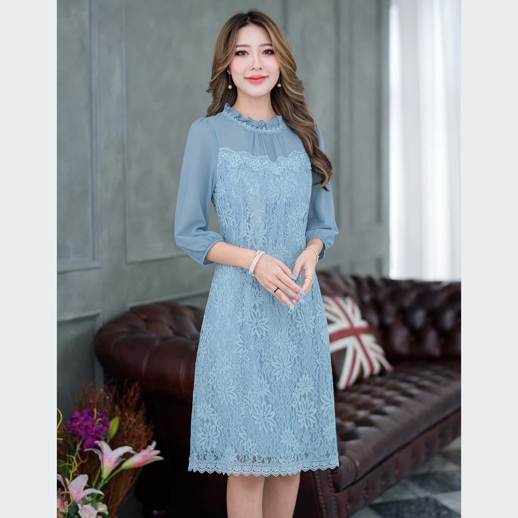 kudapy เดรสสั้นลูกไม้เนื้อนิ่มคอจีนสีฟ้าอมเขียว/สีชมพู แขนสามส่วนทรงเข้ารุป งานสวยมาก ใส่สบาย มีซับในซิบหลังค่ะ