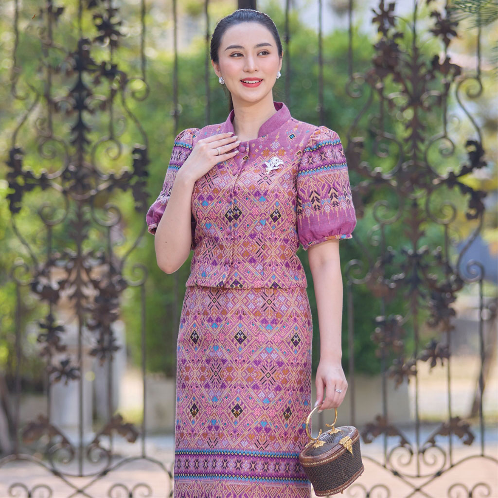 kudapy ชุดเซ็ทสีม่วง เสื้อคอจีน ผ้าทอลายไทย อัดกาวทั้งชุด ชุดออกงา เนื้อเบาสบาย ทรงคุณค่า
