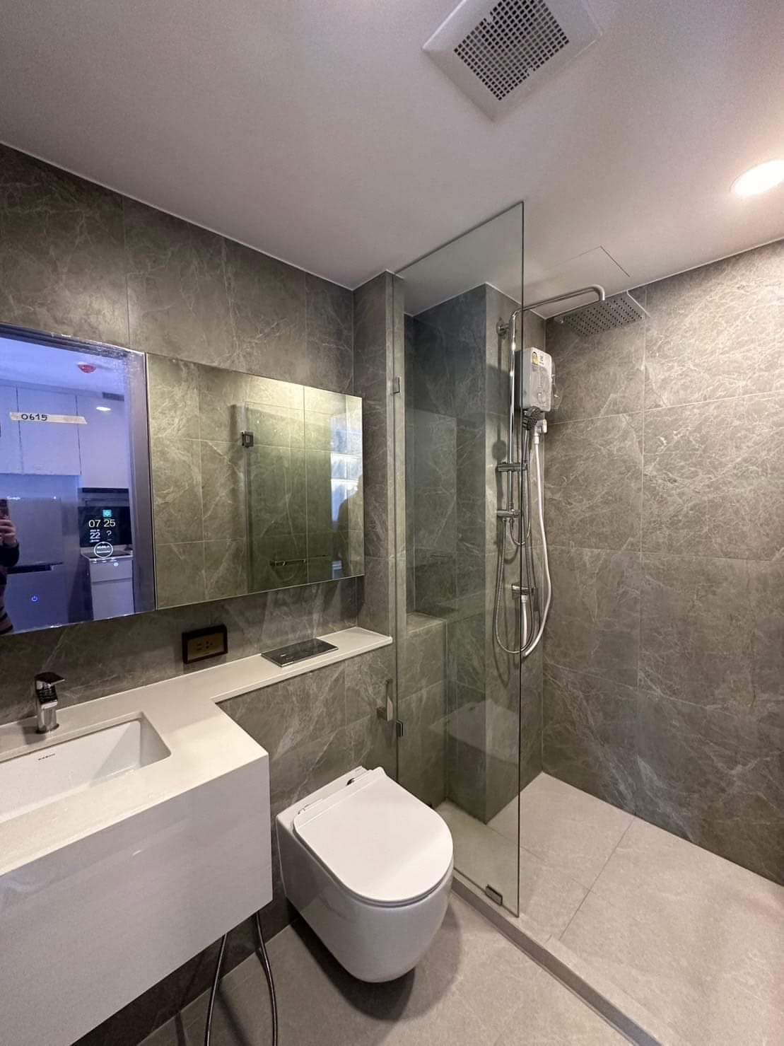 ปล่อยเช่า SOHO BANGKOK RATCHADA (โซโห แบงค็อก รัชดา) - โซนพื้นที่ MRT ห้วยขวาง Studio 1ห้องน้ำ - ขนาดห้อง 26 ตรม. ชั้น 6 - ให้เช่า 20,000 ต่อเดือน