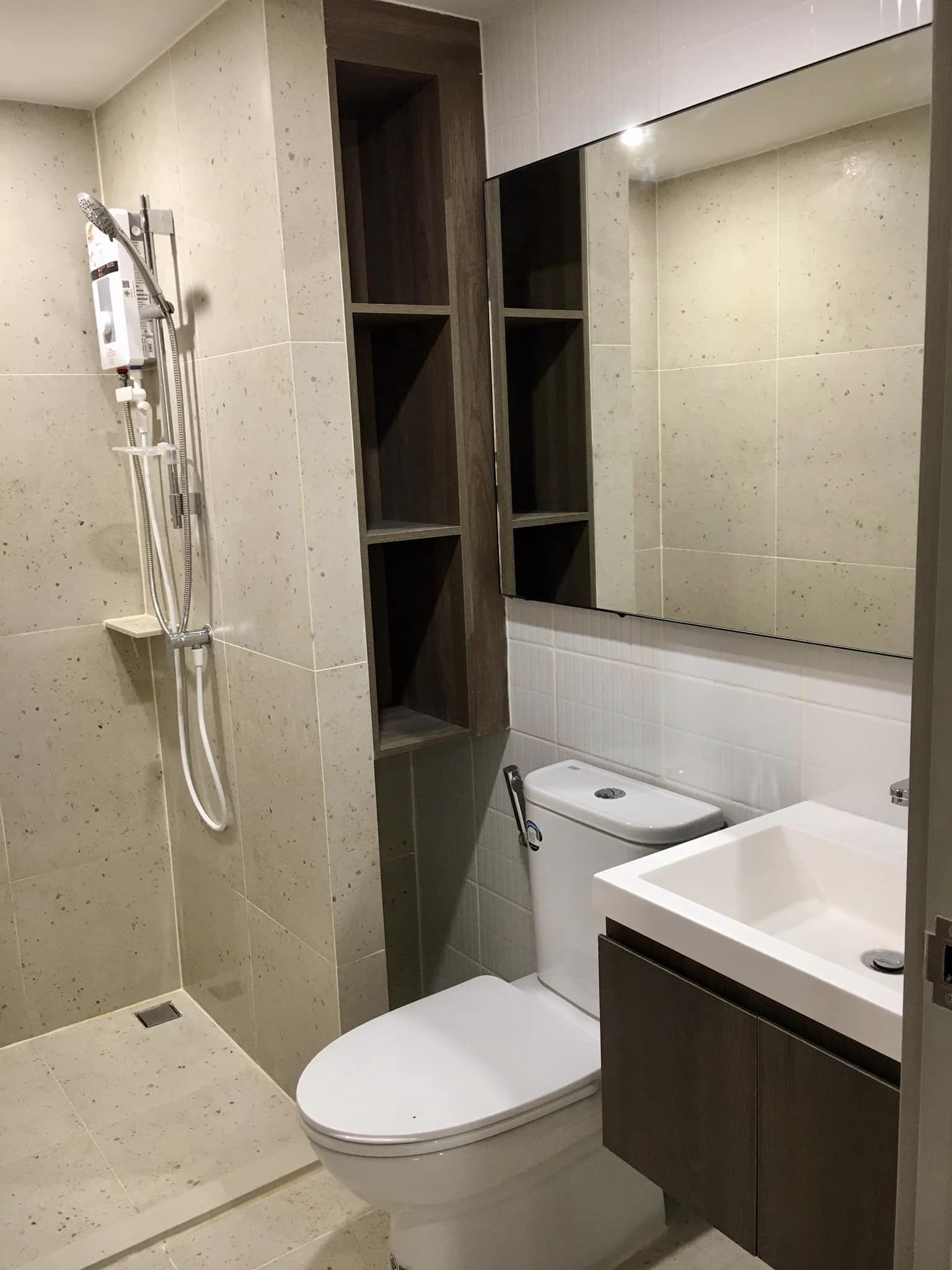 สนใจชมห้องติดต่อได้เลย Line ID: Smile-easy ปล่อยเช่าคอนโด Nue Core Khu Khot Station (นิว คอร์ คูคต สเตชัน) - 1ห้องนอน 1ห้องน้ำ 1ห้องนั่งเล่น - ใกล้ BTS คูคต - ขนาดห้อง 23 ตรม. ชั้น 2 ตึก F