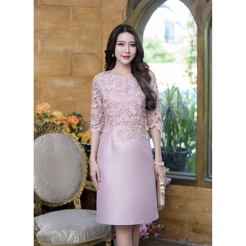 kudapy เดรสสั้นสีชมพู/สีฟ้า ผ้าไหมคลุมลุกไม้แขนศอก เนื้อผ้าทอลายแน่นๆ เป็นลูกไม้เงาปักเลื่อมเป็นเลื่อมใส่เม็ดเล็กมาก