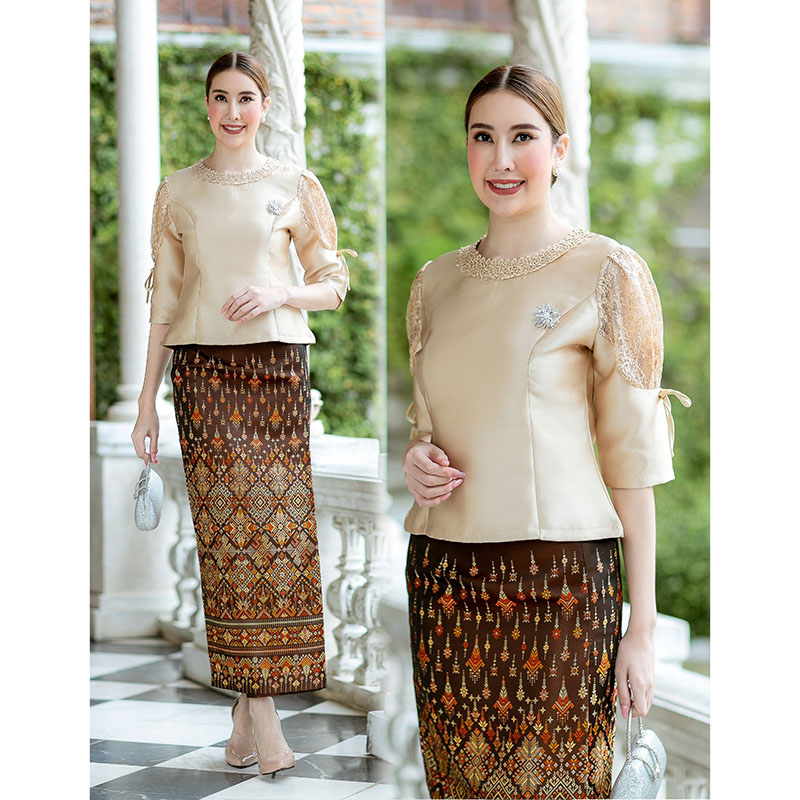 kudapy ชุดเซ็ทเสื้อ+ผ้าถุงสีม่วง/สีน้ำตาลทอง ตัวเสื้อใช้ผ้าเนื้อดี ช่วงแขนตัดแต่งลูกไม้ ตัวเสื้อมาพร้อมซับในเนื้อดีในตัว มีซิปหลัง