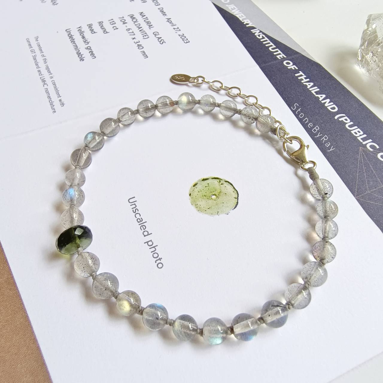 สร้อยข้อมือเงินสะเก็ดดาวโมดาไวต์กับลาบราโดไลท์ Moldavite+Labradorite