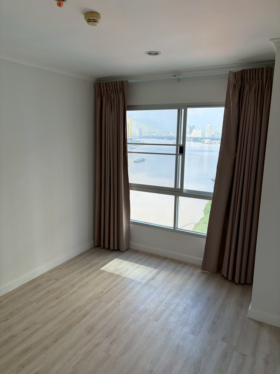 ให้เช่าคอนโด Lumpini Park Riverside Rama 3 (ลุมพินี พาร์ค ริเวอร์ไซด์ พระราม 3) 3ห้องนอน / 2ห้องน้ำ ขนาด 104 ตรม. ชั้น 22 ตึก A ค่าเช่า 36,000 ต่อเดือน วิวแม่น้ำ