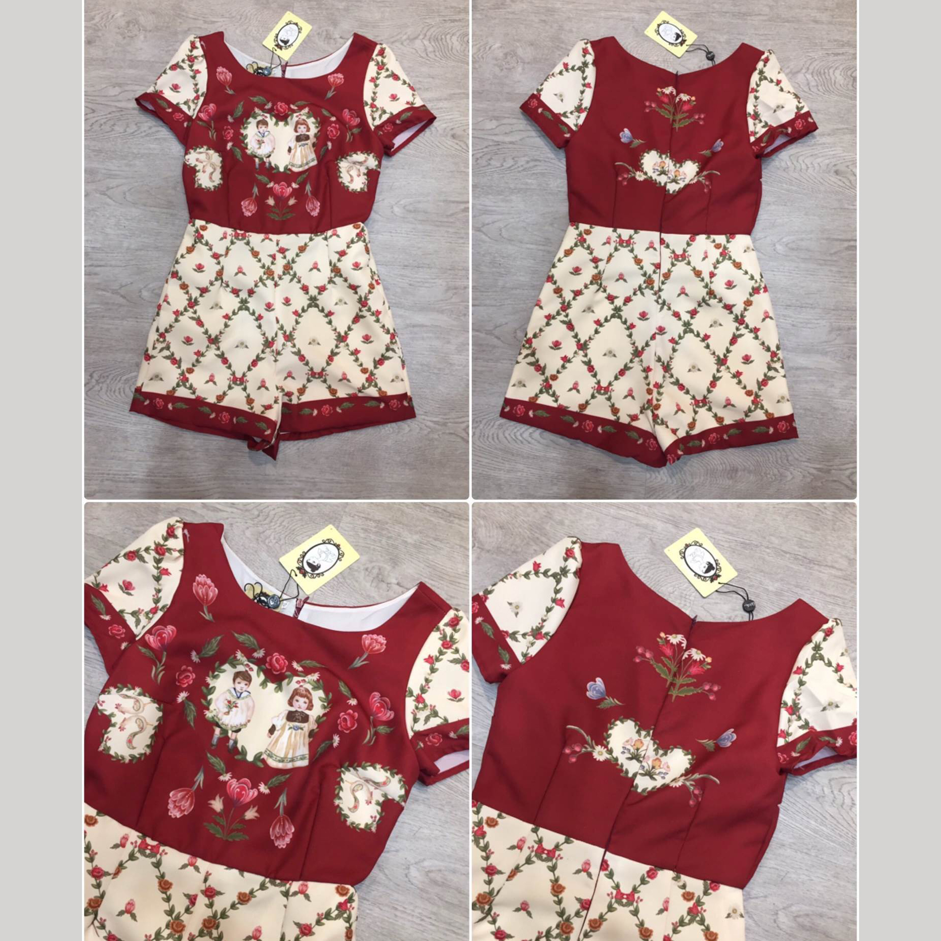 kudapy จั้มสูทขาสั้นสีแดงพิมพ์ลาย คอกลมแขนสั้น เนื้อผ้าพิมพ์ลายรอบตัว มีกระเป๋าข้าง และมีซับในและซิปหลัง