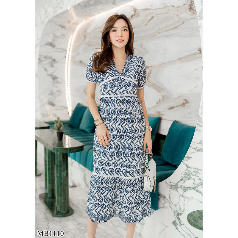 kudapy เดรสยาวสีแดง/สีกรม/สีขาว คอวีผ้าลูกไม้ ใส่สบายสวยดูดี