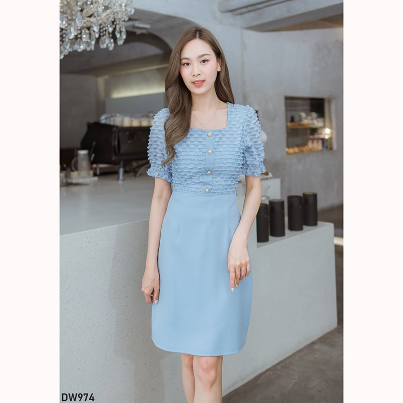 kudapy เดรสสั้นสีชมพู/สีฟ้า/สีดำ ผ้าทอแขนจั๊มแต่งกระดุม