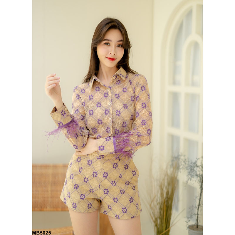 kudapy ชุด SET ขาสั้นลูกไม้ คอปกดีเทลติดขนนกปลายแขนผ้าซีทรู