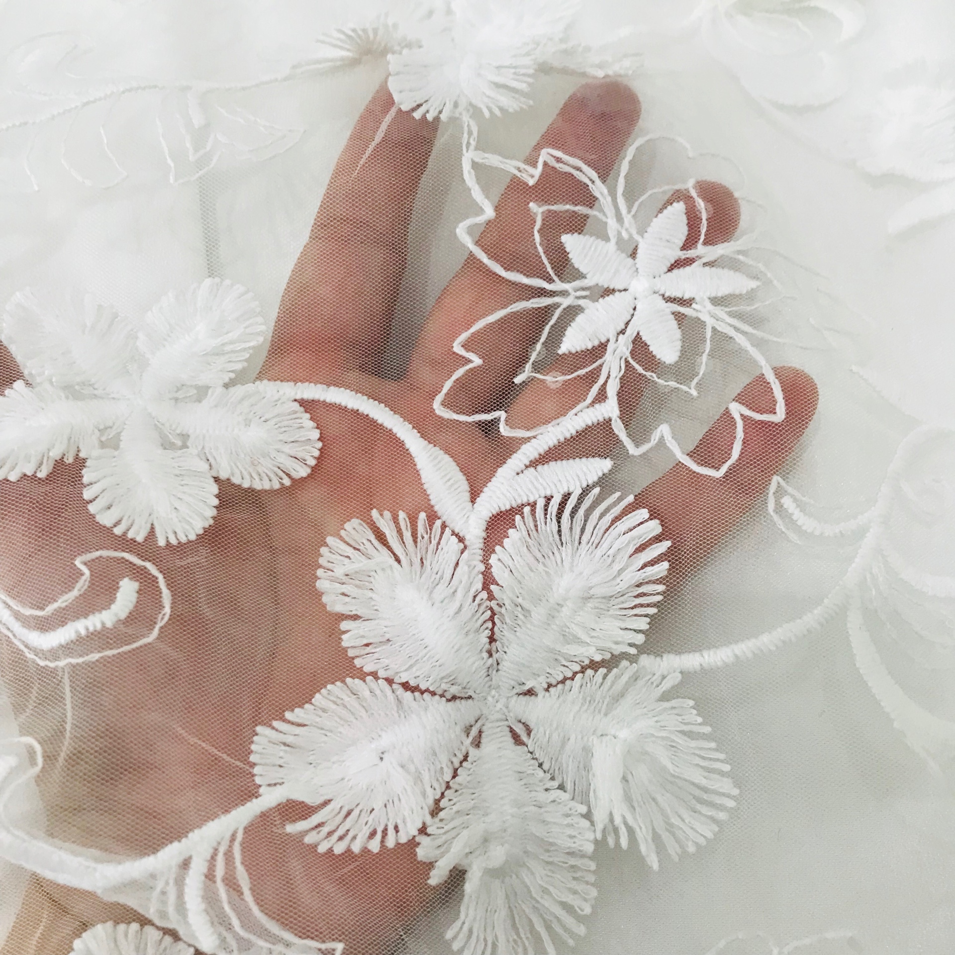 ชุดเดรสสั้นสีขาวผ้าลูกไม้ ปักลายสวยหรู ใส่ไปงานแต่ง ใส่เที่ยว ใส่ทำงานได้หมดค่ะ M