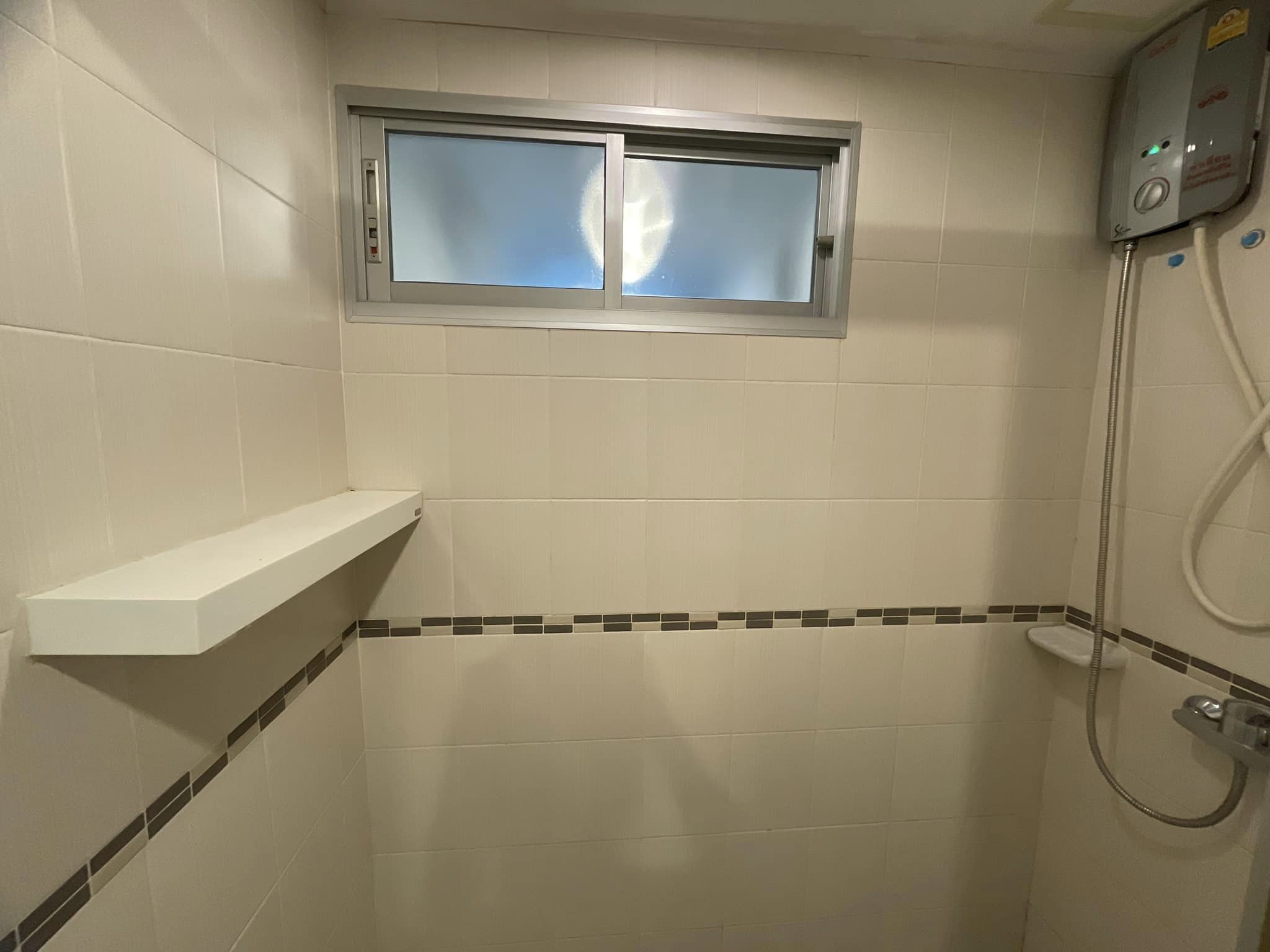 สนใจชมห้องติดต่อได้เลย Line ID: Smile-easy ปล่อยเช่าคอนโด Lumpini Ville รามคำแหง 26 (ลุมพินี วิลล์ รามคำแหง 26) - 1ห้องนอน 1ห้องน้ำ 1ห้องนั่งเล่น 1ห้องครัว - ใกล้ มหาลัยรามคำแหง - ขนาดห้อง 33 ตรม. ชั้น 2 ตึก C