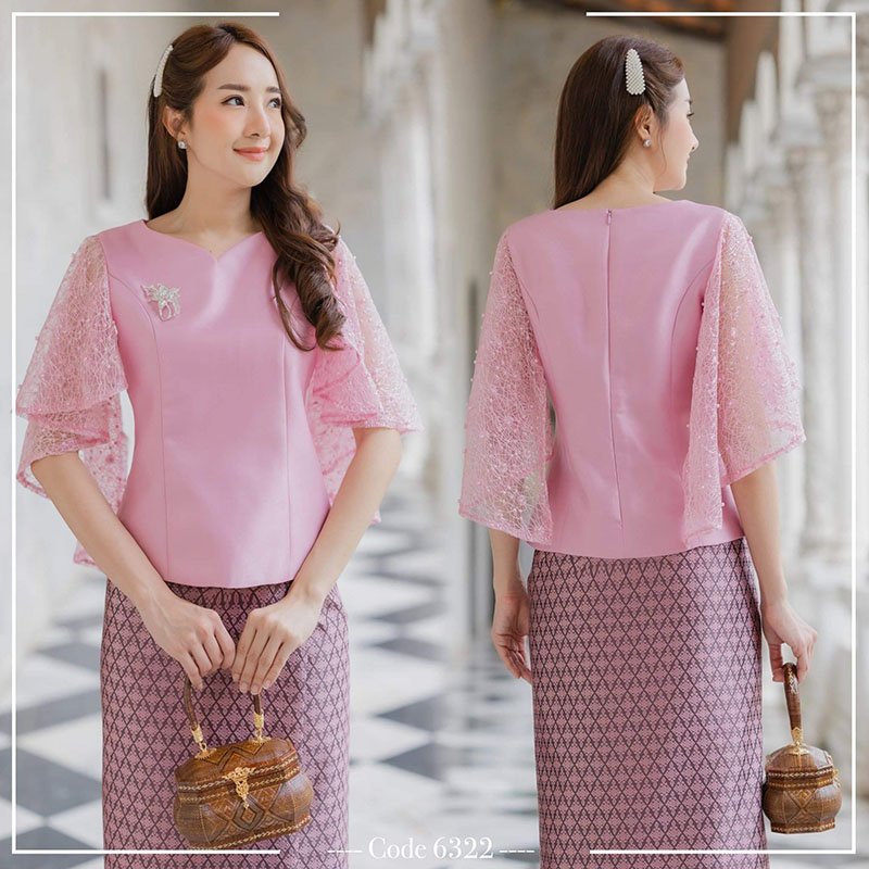 kudapy (เฉพาะเสื้อ) เสื้อสีชมพู/สีเหลืองทอง ผ้าไหมแขนปีกผีเสื้อ ตรงแขนเป็นผ้าลูกไม้ตอกมุกอย่างดี คอเป็นคอหัวใจ งานอัดกาวมีซับในอย่างดี ซิปซ่อนหลังใส่สบาย (เฉพาะเสื้อ)