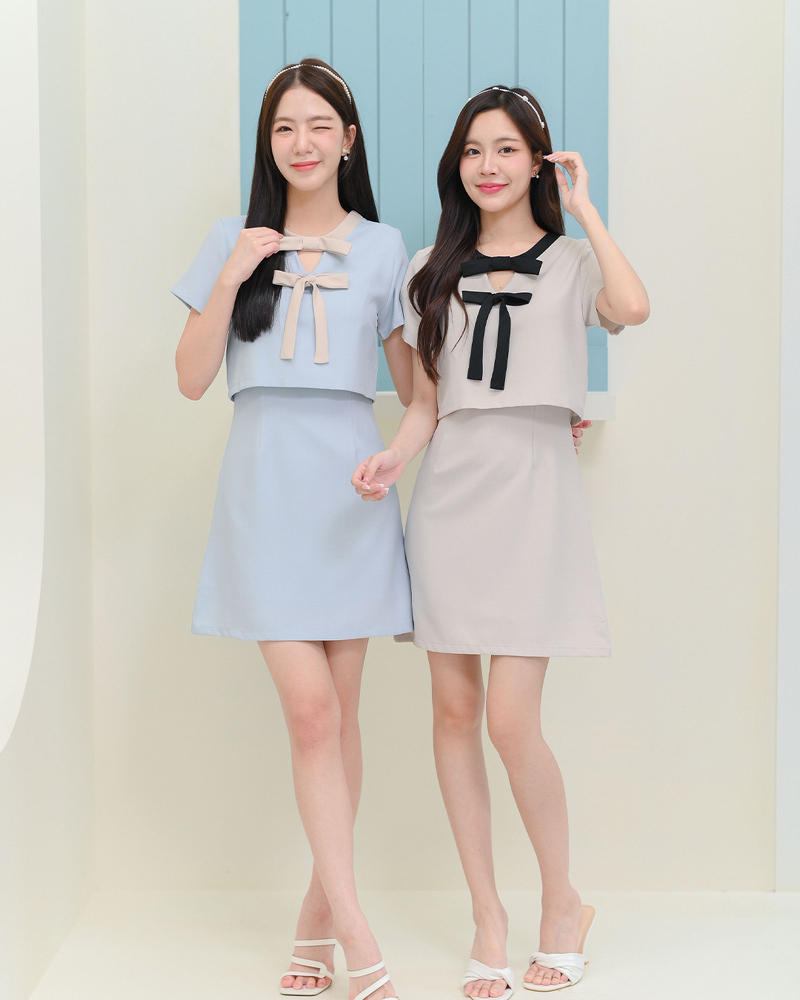 kudapy เดรสแขนสั้นคอวี แต่งโบว์สีตัดตัวชุด 2 ชั้น เดรสชิ้นเดียวน ผ้าเนื้อนิ่มรีดง่ายใส่สบาย ซิปหลังมีซับในทั้งตัว