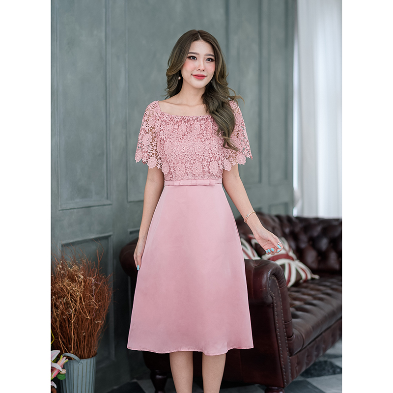 kudapy เดรสสั้นสีชมพู/สีเทา ลูกไม้คลุมไหล่ งานสวยหวานผ้าลูกไม้เนื้อดี ช่วงไหล่เป็นงานยางยืด สามารถใส่เกาะไหล่เป็นเสื้อทรงปกติ