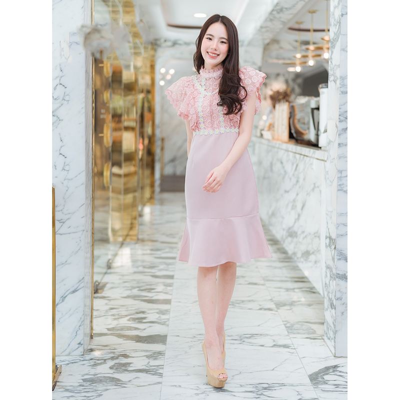 kudapy เดรสสั้นสีชมพู ลูกไม้คอมุกตัวสั้นใส่แล้วดูดีมากๆ