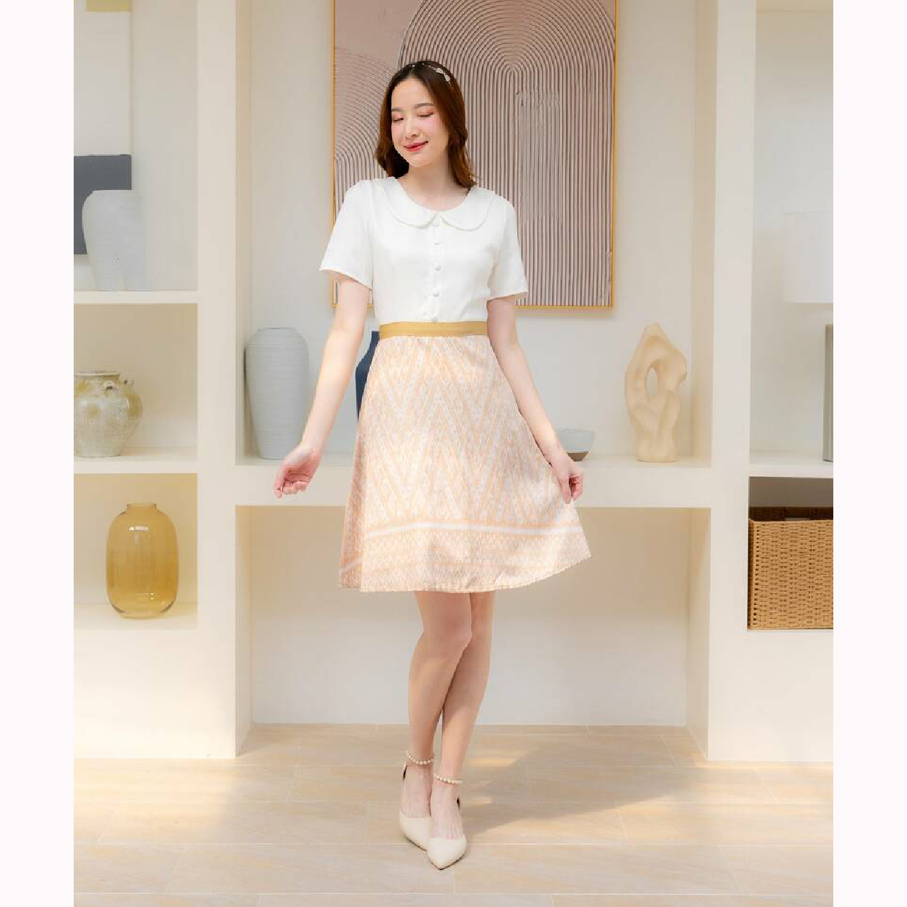 kudapy เดรสั้นสีชมพู/สีแดง/สีน้ำตาล/สีกรม คอปก งานกระดุมหน้า กระโปรงลายไทย งานสวยมากก แต่งขอบเอวใส่แล้วพรางหุ่น