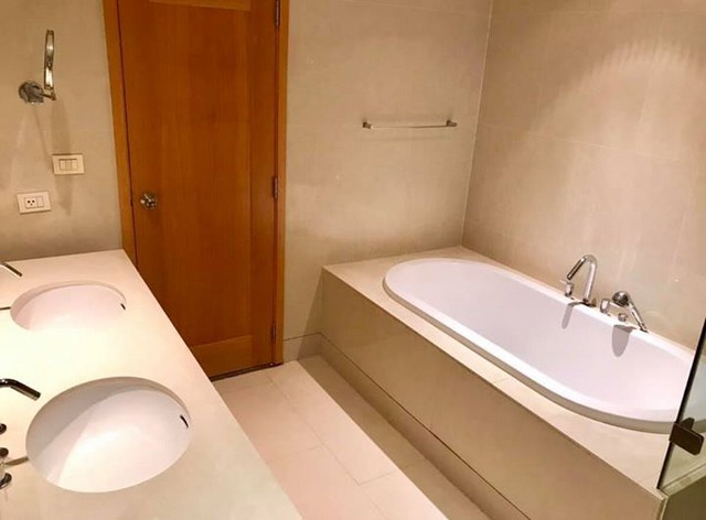 ให้เช่า The Emporio Place (ดิ เอ็มโพริโอ เพลส) Duplex1นอน2น้ำแต่งครบ