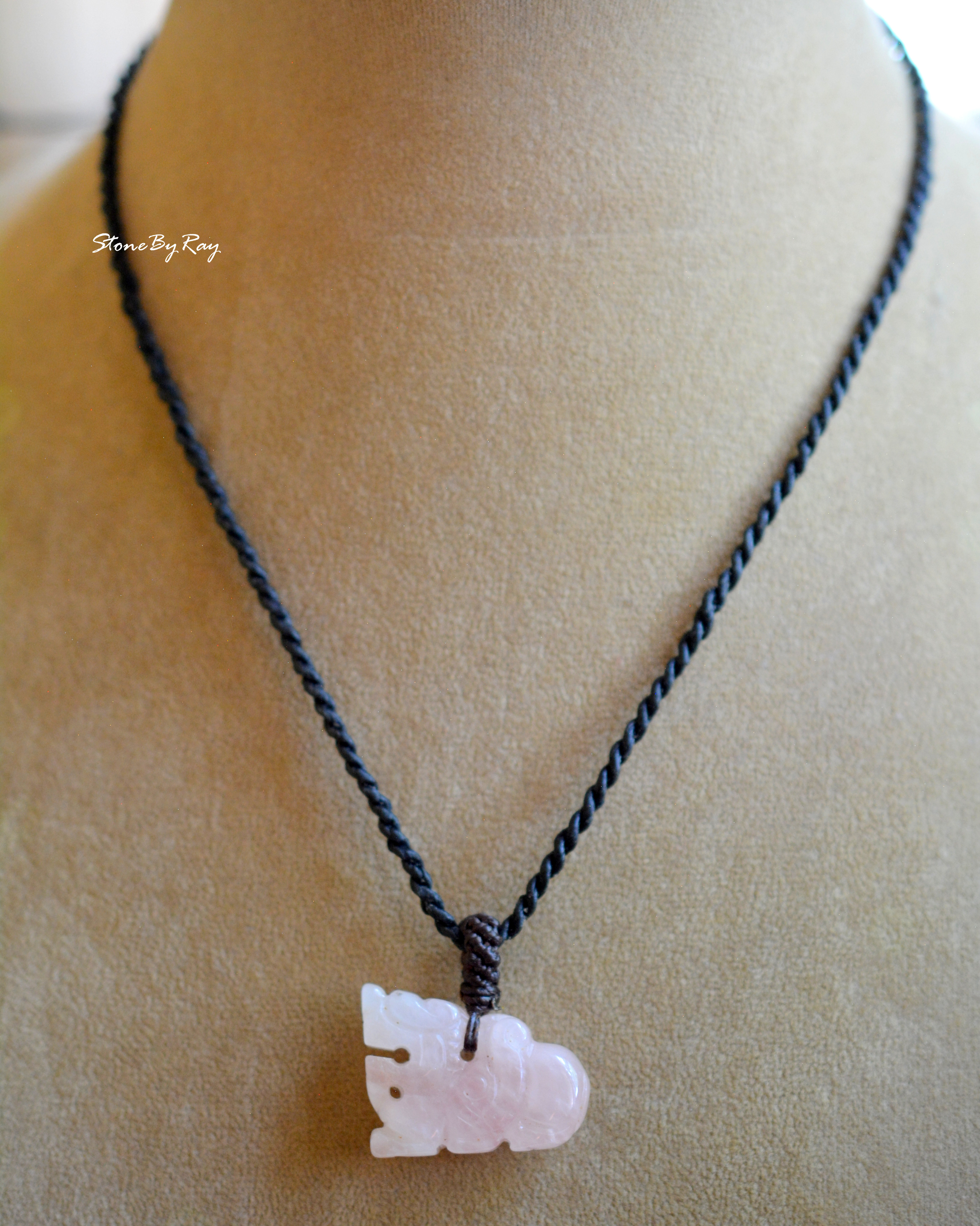 สร้อยคอเชือกจี้ปี่เซียะโรสควอตซ์ (RoseQuartz)