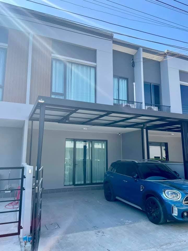 ให้เช่าทาวน์โฮม Pleno Sukhumvit-Bangna 2 (พลีโน่ สุขุมวิท-บางนา 2) โซนพื้นที่ ห้างเมกาบางนา (อีเกีย) 3 ห้องนอน 2 ห้องน้ำ 1 ห้องครัว จอดรถได้ 2 คัน