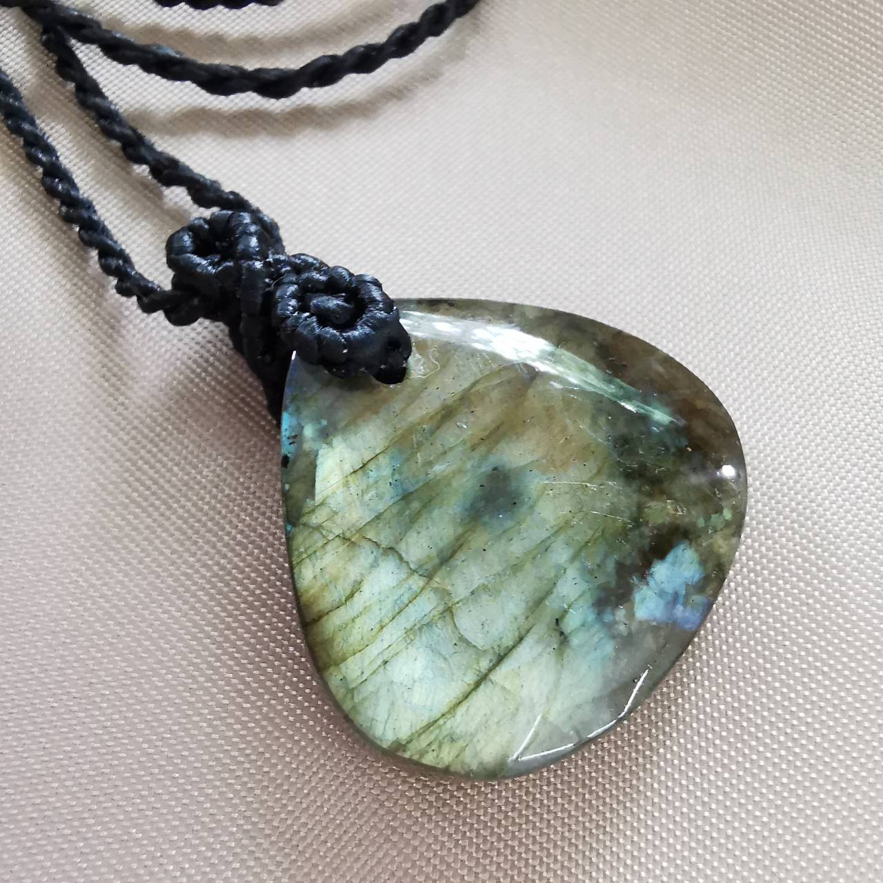 สร้อยคอเชือกจี้หินลาบราโดไลท์ Labradorite