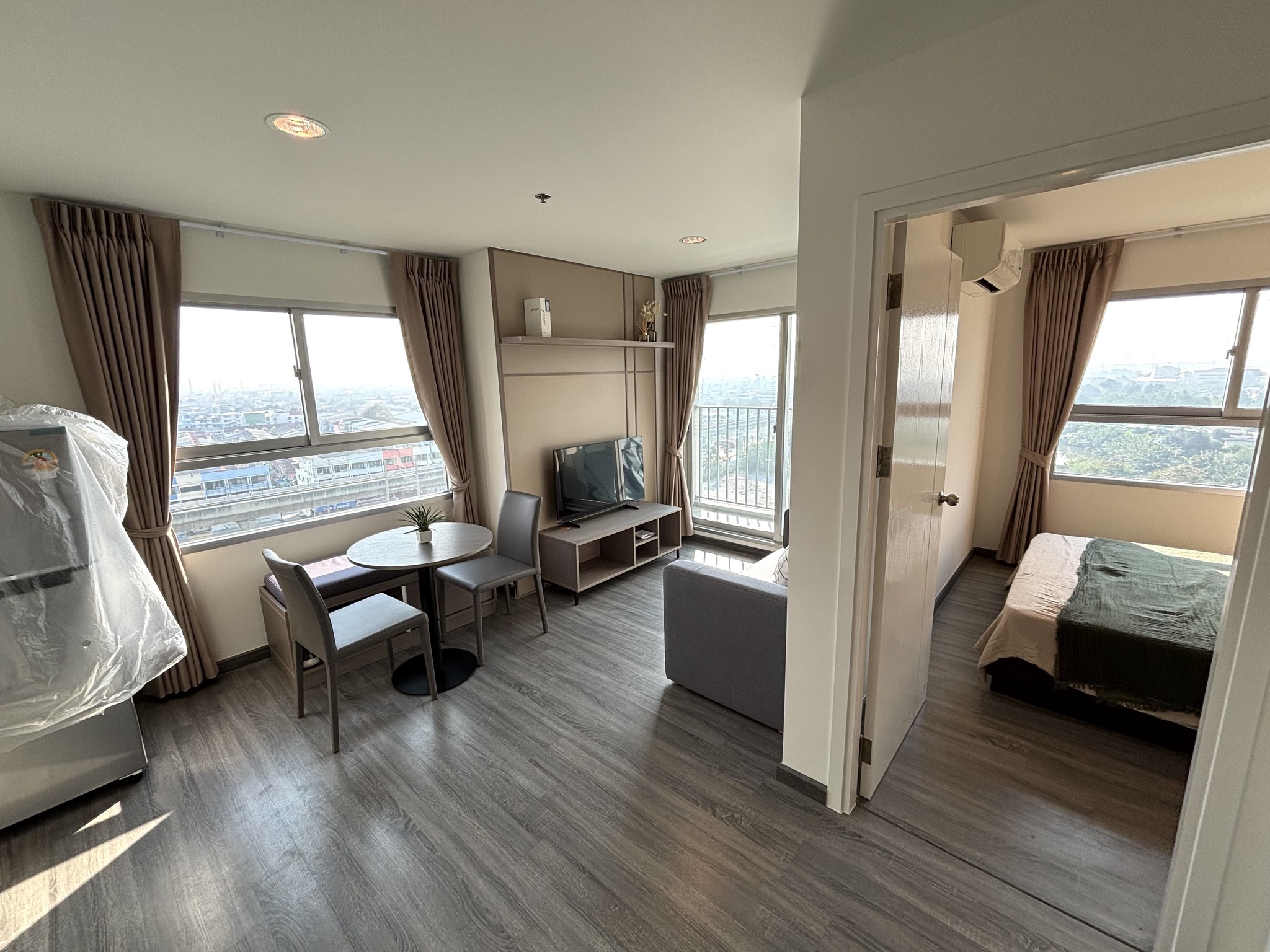 ปล่อยเช่า The Trust Condo @ BTS Erawan : เดอะ ทรัสต์ คอนโด แอท บีทีเอส เอราวัณ - โซนพื้นที่ BTS เอราวัน 1ห้องนอน 1ห้องน้ำ - ขนาดห้อง 30 ตรม. ชั้น 11 - ให้เช่า 9,500 ต่อเดือน