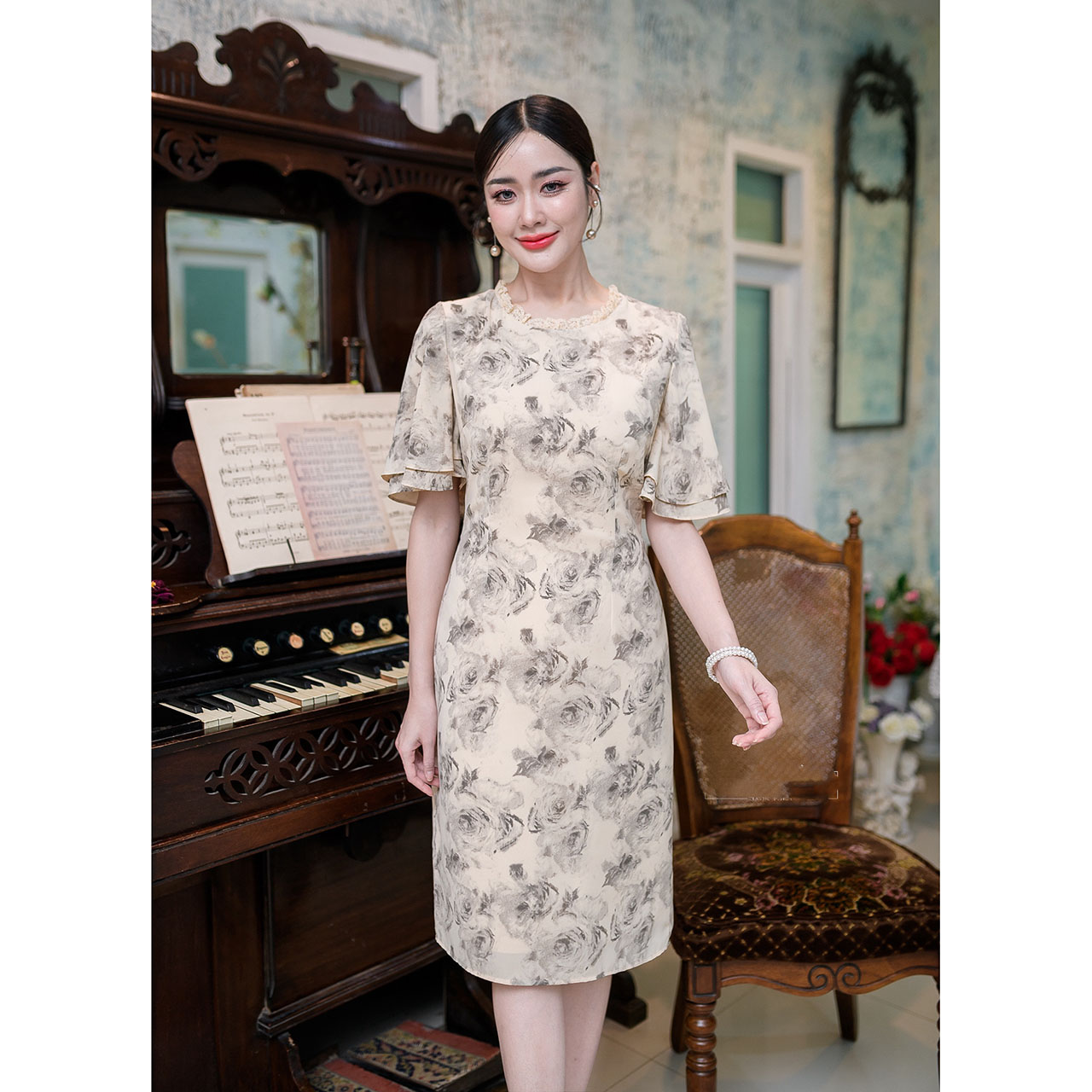 kudapy เดรสสั้นสีฟ้า/สีครีม/สีฟ้าคราม ผ้าพิมพ์ลาย เนื้อผ้าเย็นลื่นสบาย งานดีไซน์แขนระบายสองชั้น พิมพ์ลายกุหลาบไล่สีสวย