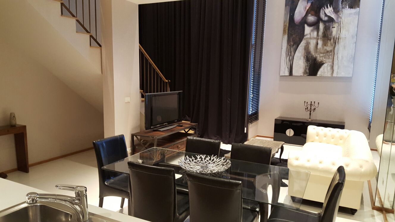 BTS Phrom Pong Condo For rent The Emporio Place (ดิ เอ็มโพริโอ เพลส) Duplex