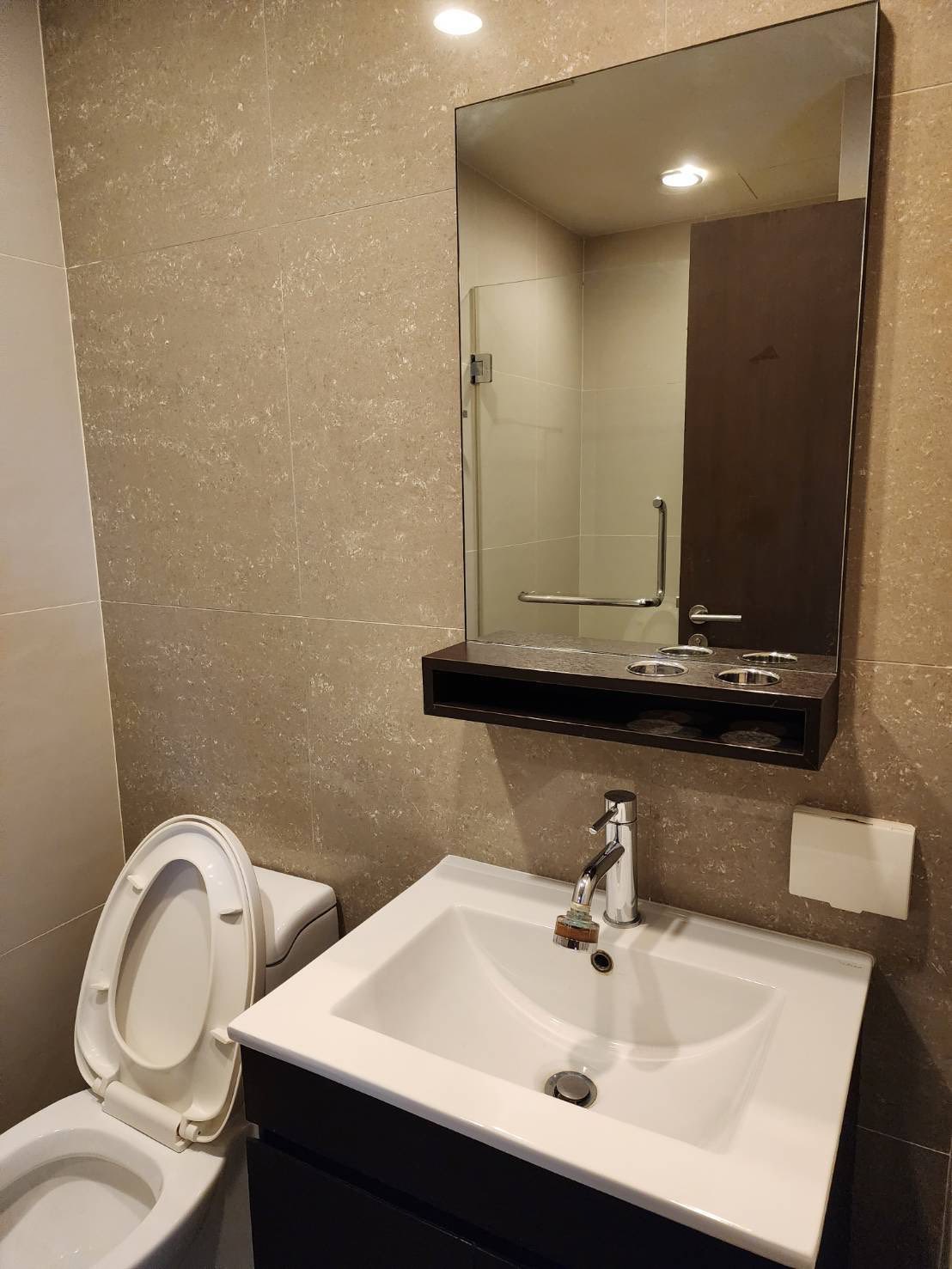 คอนโด The Tempo Phaholyothin (เดอะ เทมโป พหลโยธิน) Low Rise โซนพื้นที่ BTS อารีย์ สนามเป้า ให้เช่าห้องแบบ 2ห้องนอน 2ห้องน้ำ ขนาดห้อง 64 ตรม. ชั้น 4