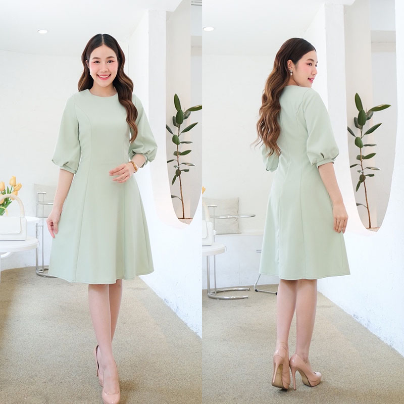 kudapy เดรสสั้นสีชมพูอ่อน/สีกรม/สีเขียวมิ้นท์ คอกลม แขนสามส่วน ปลายแขนจีบบอลลูน ช่วงตัวตีเกร็ดเอว เข้ารูป กระโปรงบาน พรางสะโพก ซิปหลัง ใส่ง่าย