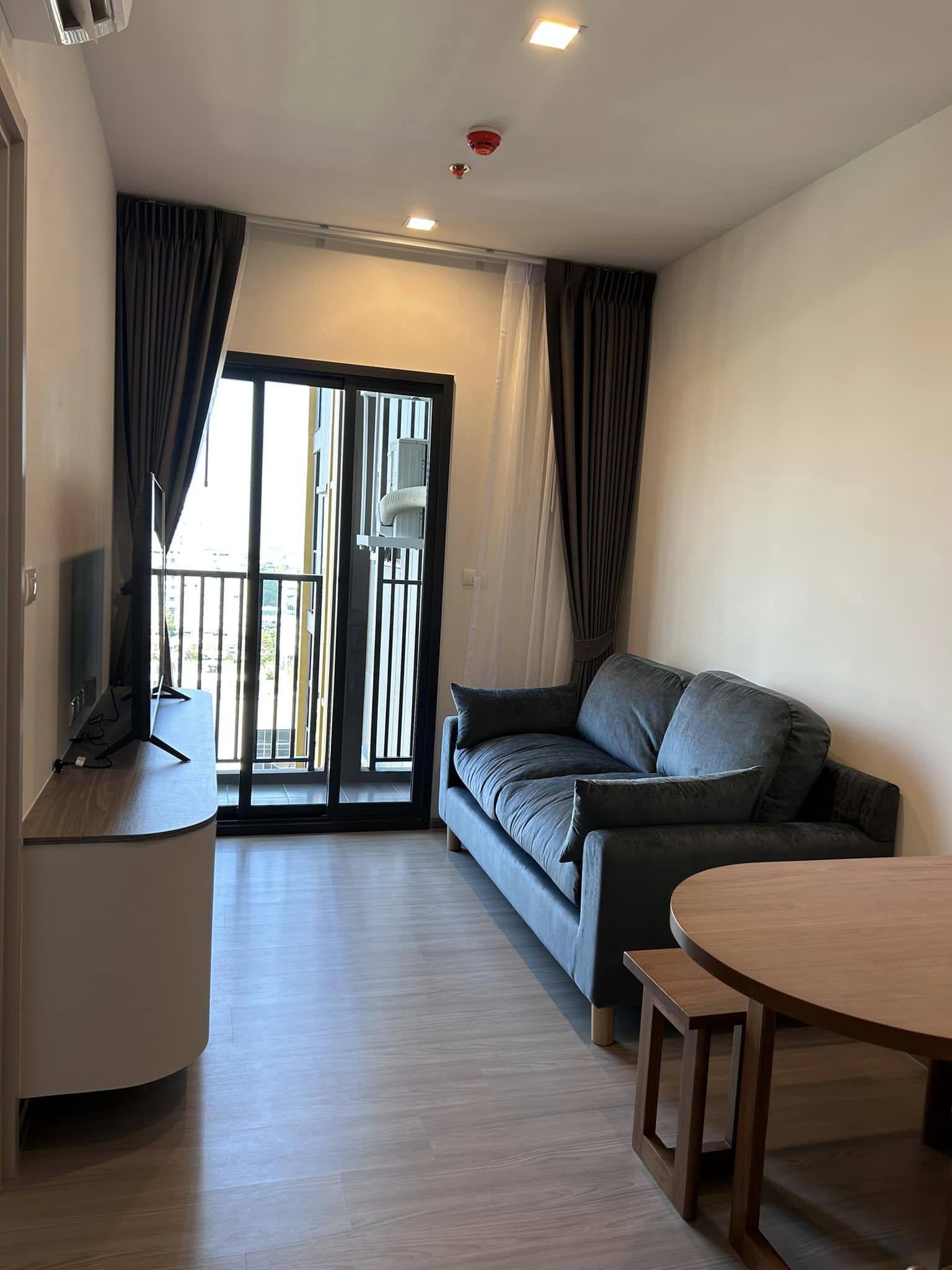 ปล่อยเช่าคอนโด The Base Petchaburi-Thonglor (เดอะ เบส เพชรบุรี–ทองหล่อ) - 1ห้องนอน 1ห้องน้ำ 1ห้องนั่งเล่น - ใกล้ BTSทองหล่อ/MRTเพชรบุรี - ขนาดห้อง 32 ตรม. ชั้น 12