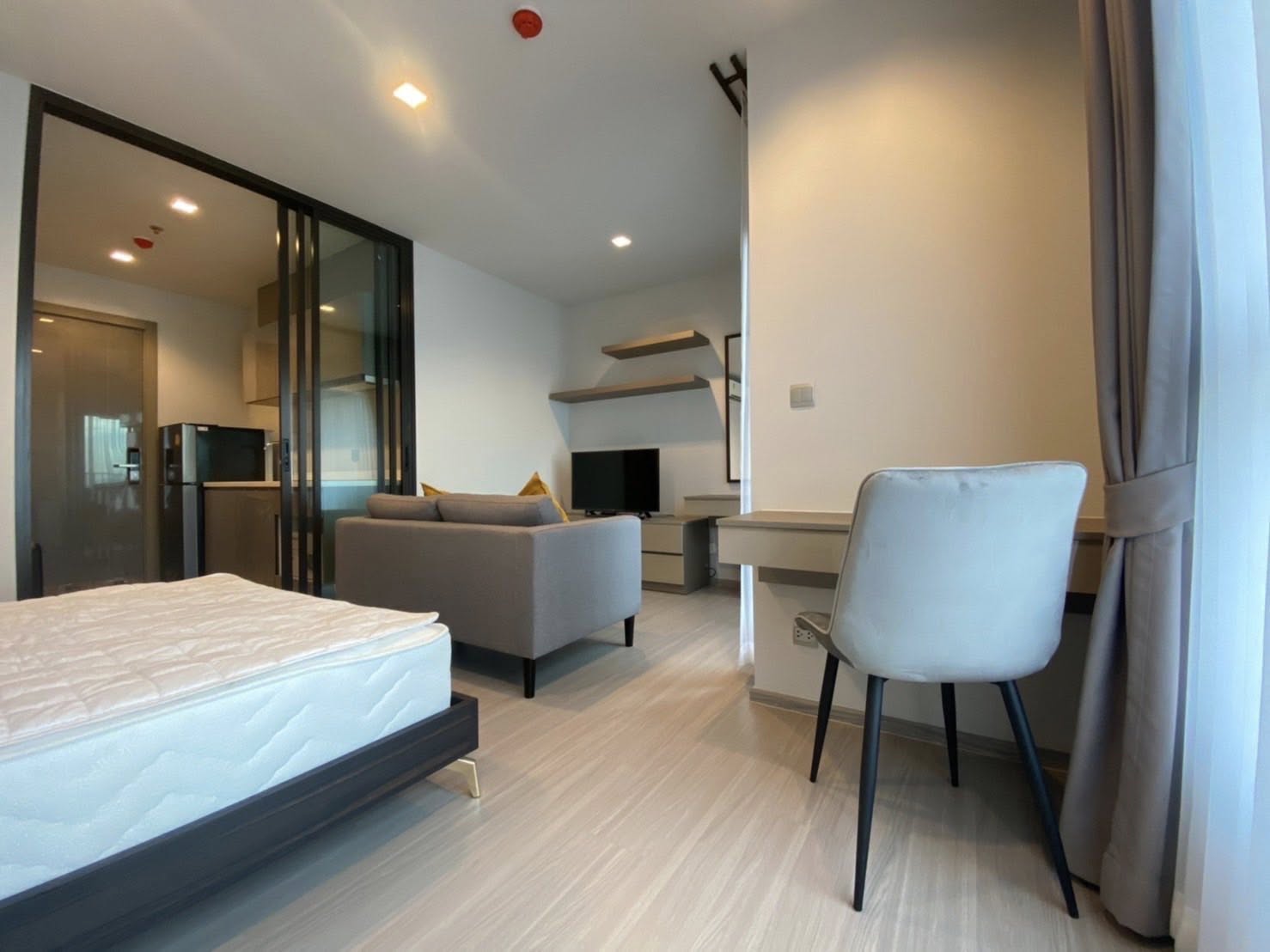 ให้เช่าคอนโด Life Asoke - Rama 9 (ไลฟ์ อโศก - พระราม 9) 1ห้องนอน / 1ห้องน้ำ ขนาด 28 ตรม. ชั้น 32 ค่าเช่า 18,000 ต่อเดือน รถไฟฟ้า MRT พระราม 9