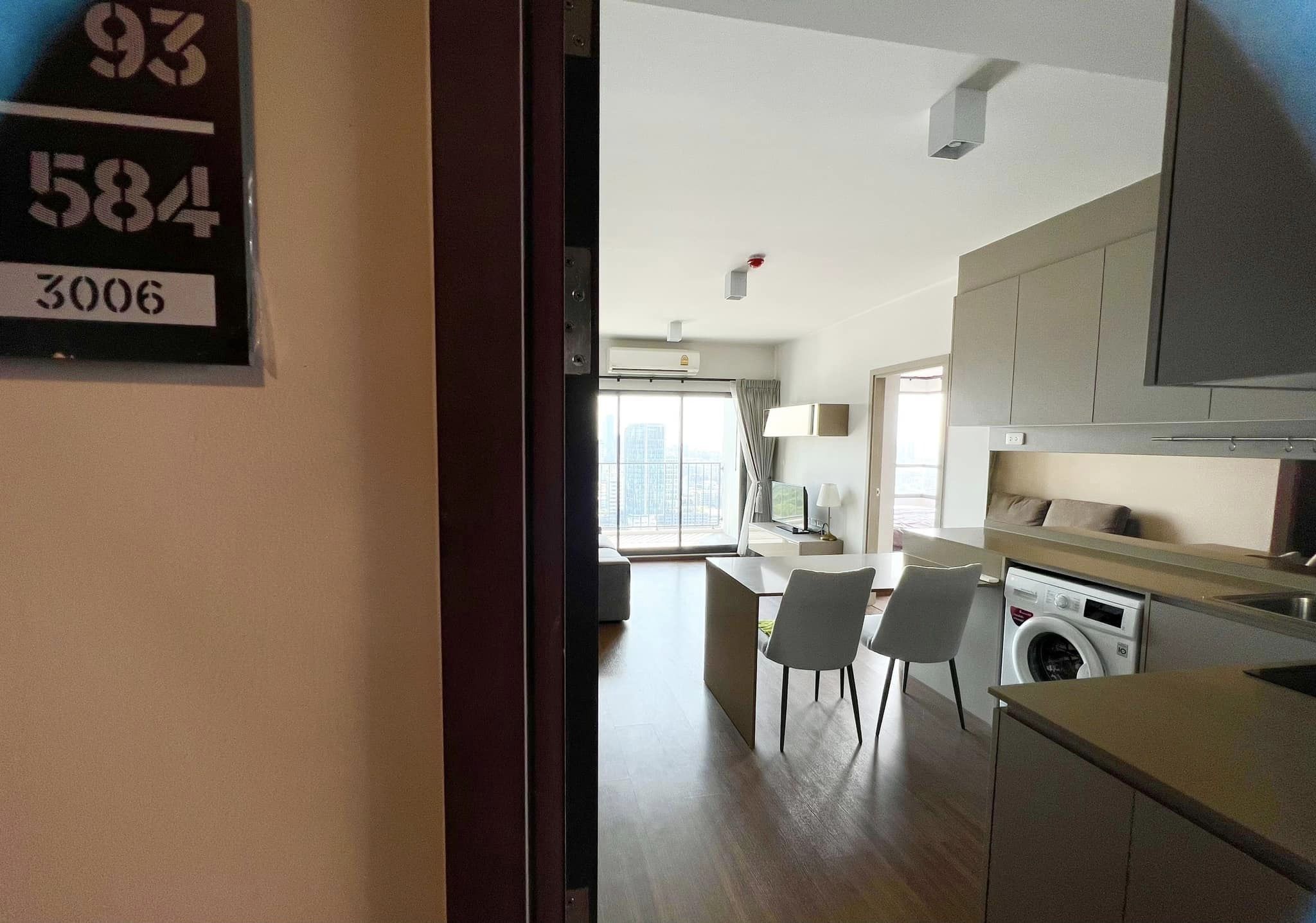 สนใจชมห้องติดต่อได้เลย Line ID: Smile-easy ปล่อยเช่าคอนโด IDEO Sukhumvit 93 (ไอดีโอ สุขุมวิท 93) - 2ห้องนอน 2ห้องน้ำ 1ห้องนั่งเล่น - ใกล้ BTS บางจาก - ขนาดห้อง 60 ตรม. ชั้น 30