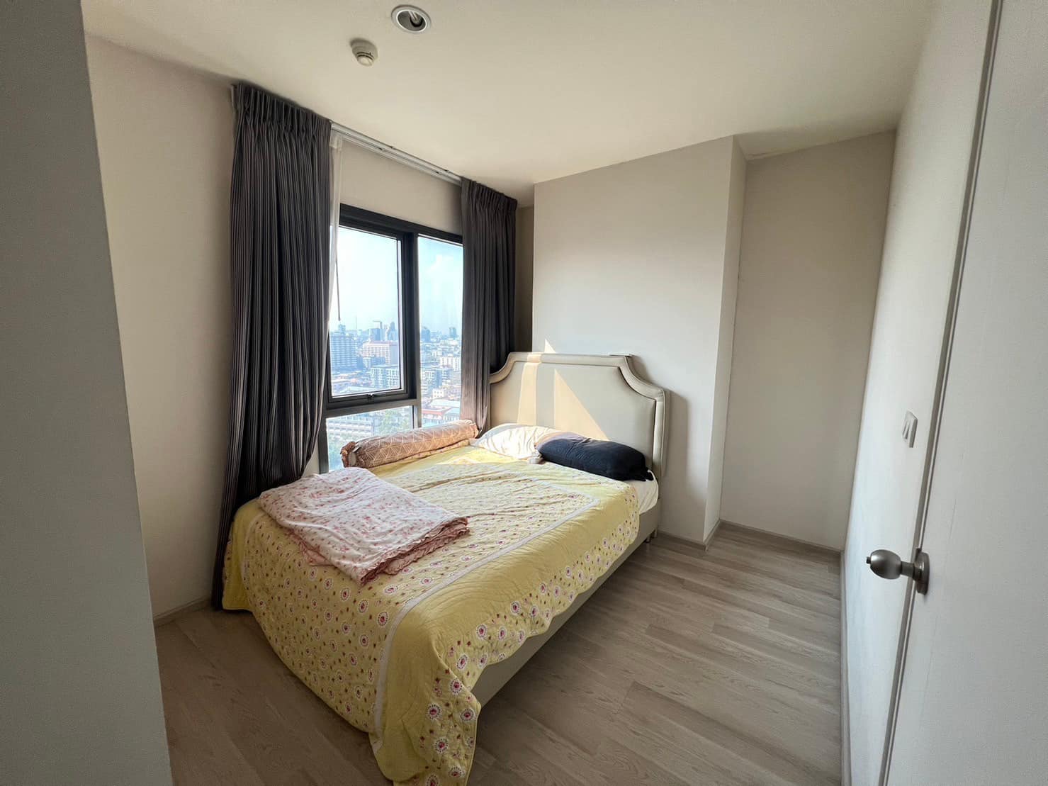 ให้เช่าคอนโด Centric Huai Khwang Station (เซ็นทริค ห้วยขวาง สเตชั่น) - Duplex2ชั้น 3ห้องนอน3ห้องน้ำจอดรถได้2คันห้องใหญ่ - การเดินทาง: ใกล้ MRTห้วยขวาง เพียง 120m