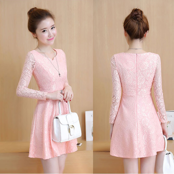 kudapy เดรสสั้นลูกไม้สีโอรส แขนยาว คอวี แต่งคอเว้าตามภาพ ซีทรูแขน มีซิปซ่อนด้านหลัง ใส่ออกงานได้คะ