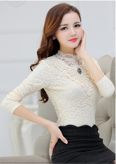 kudapy เสื้อลูกไม้สีแดง สีขาว ไสตล์เกาหลี ทรงเข้ารูปคอตั้งแต่งลูกไม้และคริสตัลช่วงหน้าอก งานลูกไม้ทั้งตัวมีซับใน