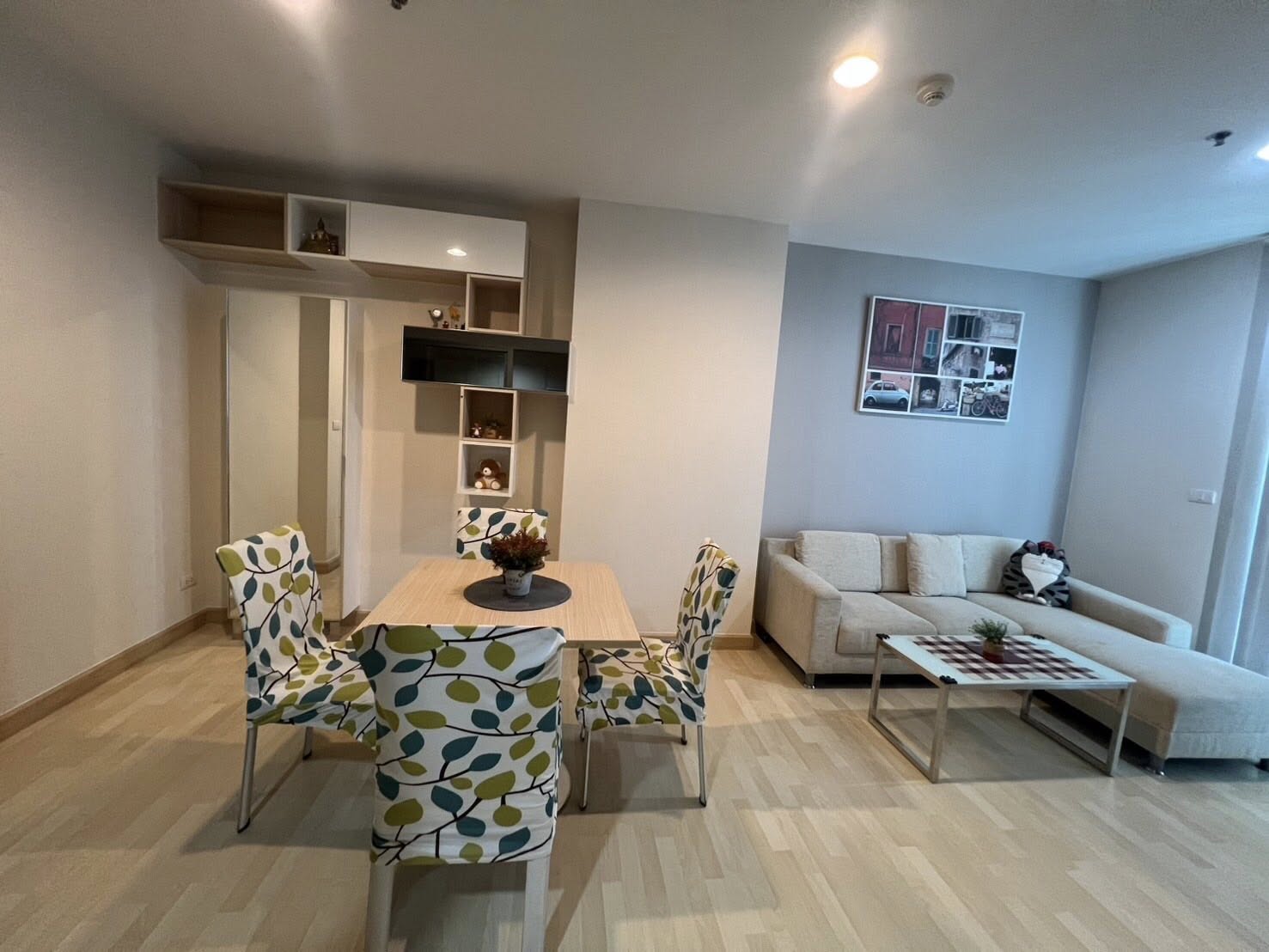 ให้เช่าคอนโด Rhythm Ratchada (ริธึ่ม รัชดา) โซนพื้นที่ MRT รัชดา ห้องแบบ 1ห้องนอน / 1ห้องน้ำ / โซนครัวปิด ขนาดห้อง 46 ตรม. ชั้น 20 ตึก A