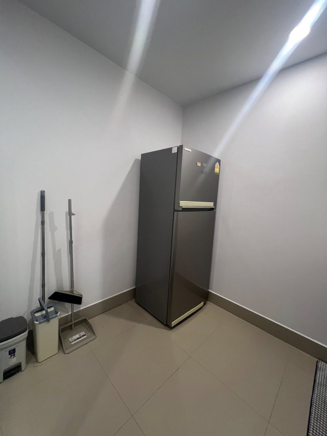 ให้เช่าคอนโด Supalai Elite Phayathai (ศุภาลัย เอลีท พญาไท) โซนพื้นที่ BTS พญาไท ห้องแบบ 1ห้องนอน / 1ห้องน้ำ / โซนครัวปิด · ขนาดห้อง 61 ตรม. ชั้น 27