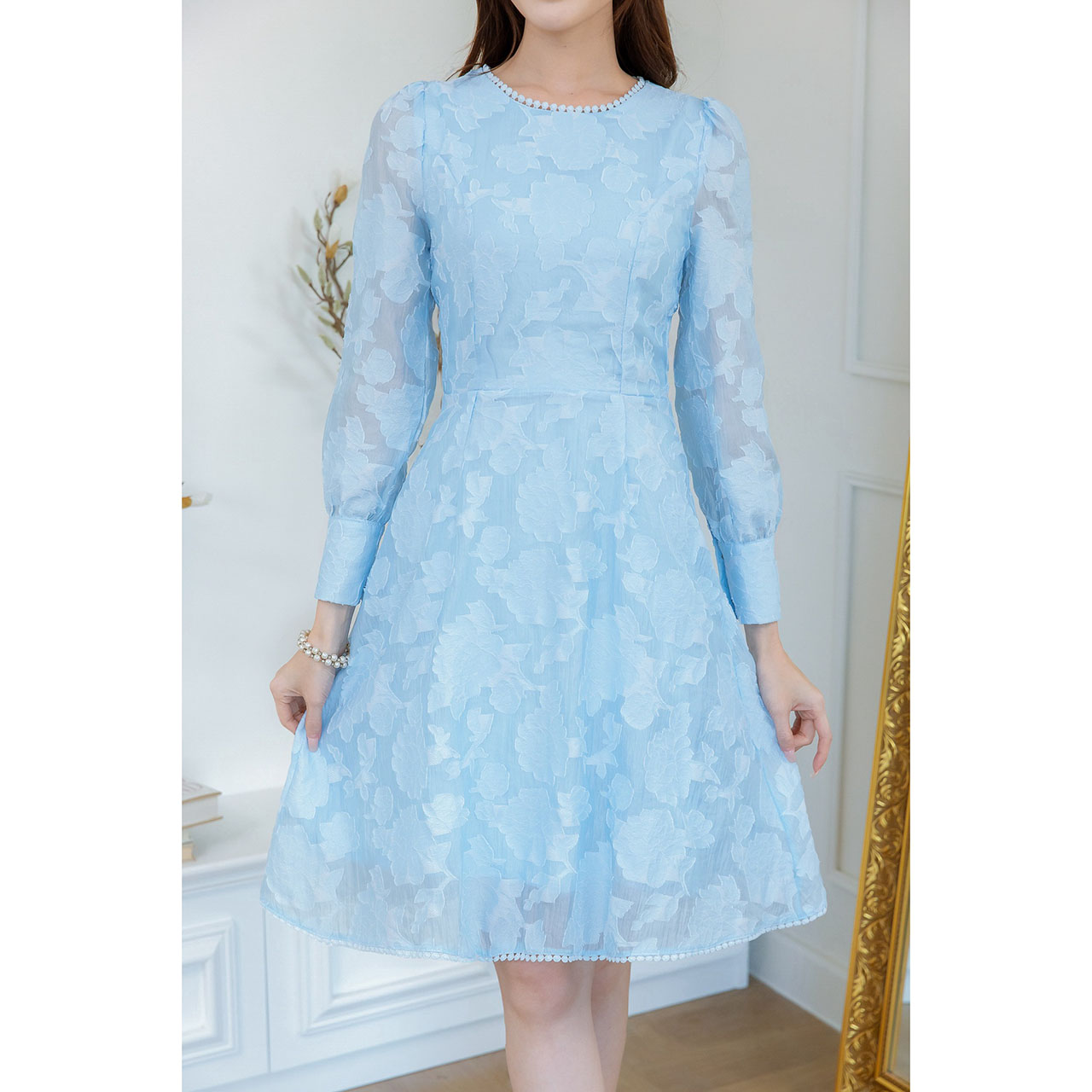 kudapy เดรสผ้าญี่ปุ่นแขนยาว เทคเจอร์ลายดอกมีมิติสวย น่ารักละมุน มีดีเทลแต่งลูกไม้ช่วงคอ