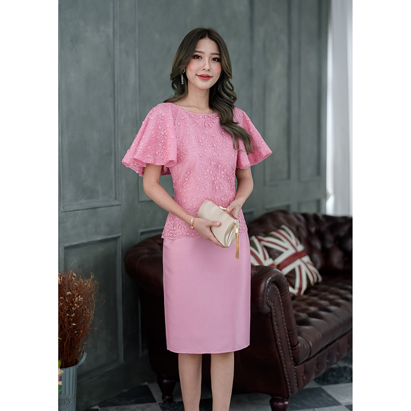 kudapy เดรสสั้นสีชมพู/สีฟ้า ลูกไม้ผ้าไหมญี่ปุ่น เป็นงานแขนระบายปีกผีเสื้อพองระบายดูหรู กระโปรงผ้าไหมญี่ปุ่น รุ่นนี้ออกงานมงคล