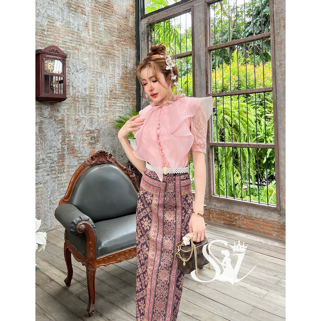 kudapy ชุดเซ็ท ลูกไม้แขนต๊กตา แต่งระบายทรงระย้า กระดุมมุกหรูหรา มีซับในสอง 2 ชั้น ผ้าถุงสำเร็จรูป ผ้าฝ้ายทอลายบุพเพ มีซิปหลัง