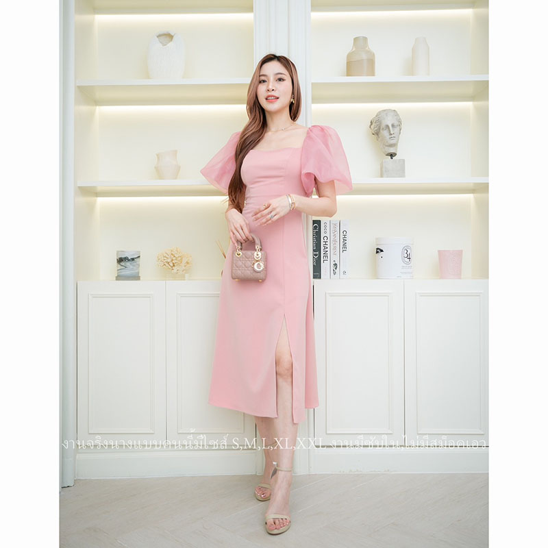 kudapy เดรสสั้นสีชมพู/สีสัม เดรสออกงานแนวมินิมอล เรียบหรูดูแพง รุ่นนี้ใส่เป็นทรงปาดไหล่ปิดต้นแขน หรือแขนพองตุ๊กตาก็น่ารัก