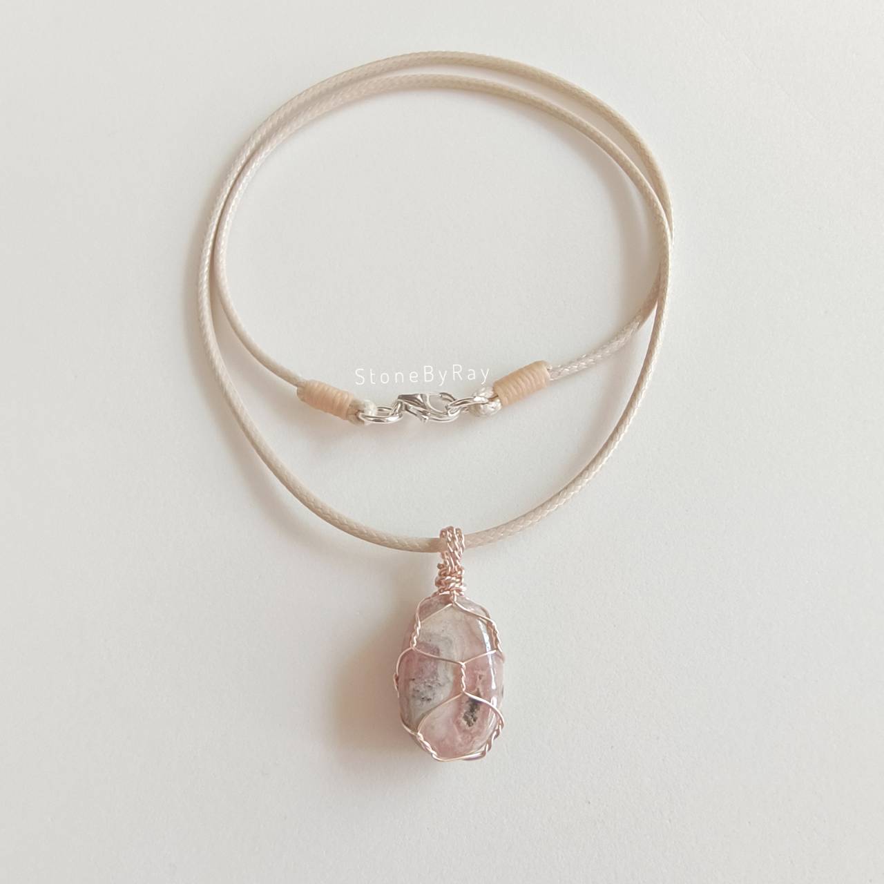 สร้อยคอเชือกจี้ลวดดัดกับหินโรโดโครไซต์ Rhodochrosite