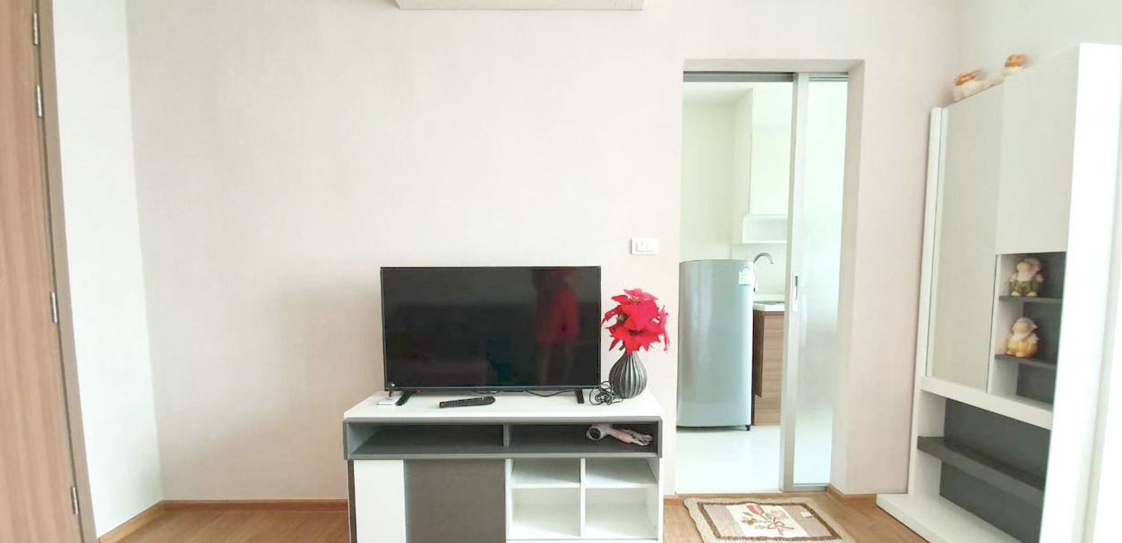 ห้องมุม Fuse Chan - Sathorn ให้เช่าเฟอร์พร้อมเข้าอยู่ สอบถามแอด Line ID : Smile-easy