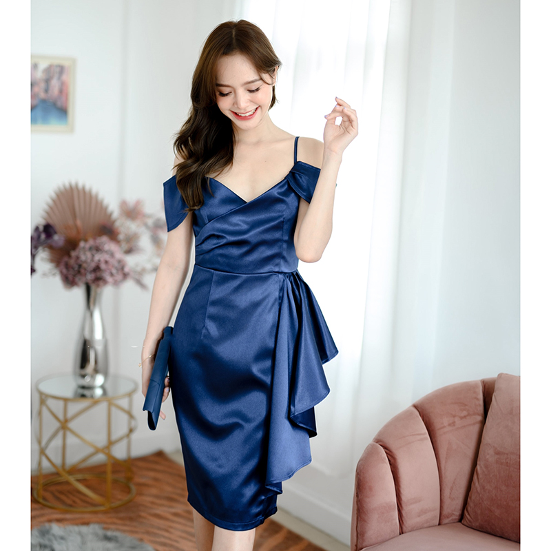 kudapy เดรสสั้นสีชมพูกลีบบัว/สีกรม/สีทองอมชมพู ช่วงอกเป็นอกป้าย จับจีบเดรป เซ็กซี่เล็กๆ แขนเป็นสายเดี่ยวมีผ้าปิดต้นแขน ช่วยพรางต้นแขนได้