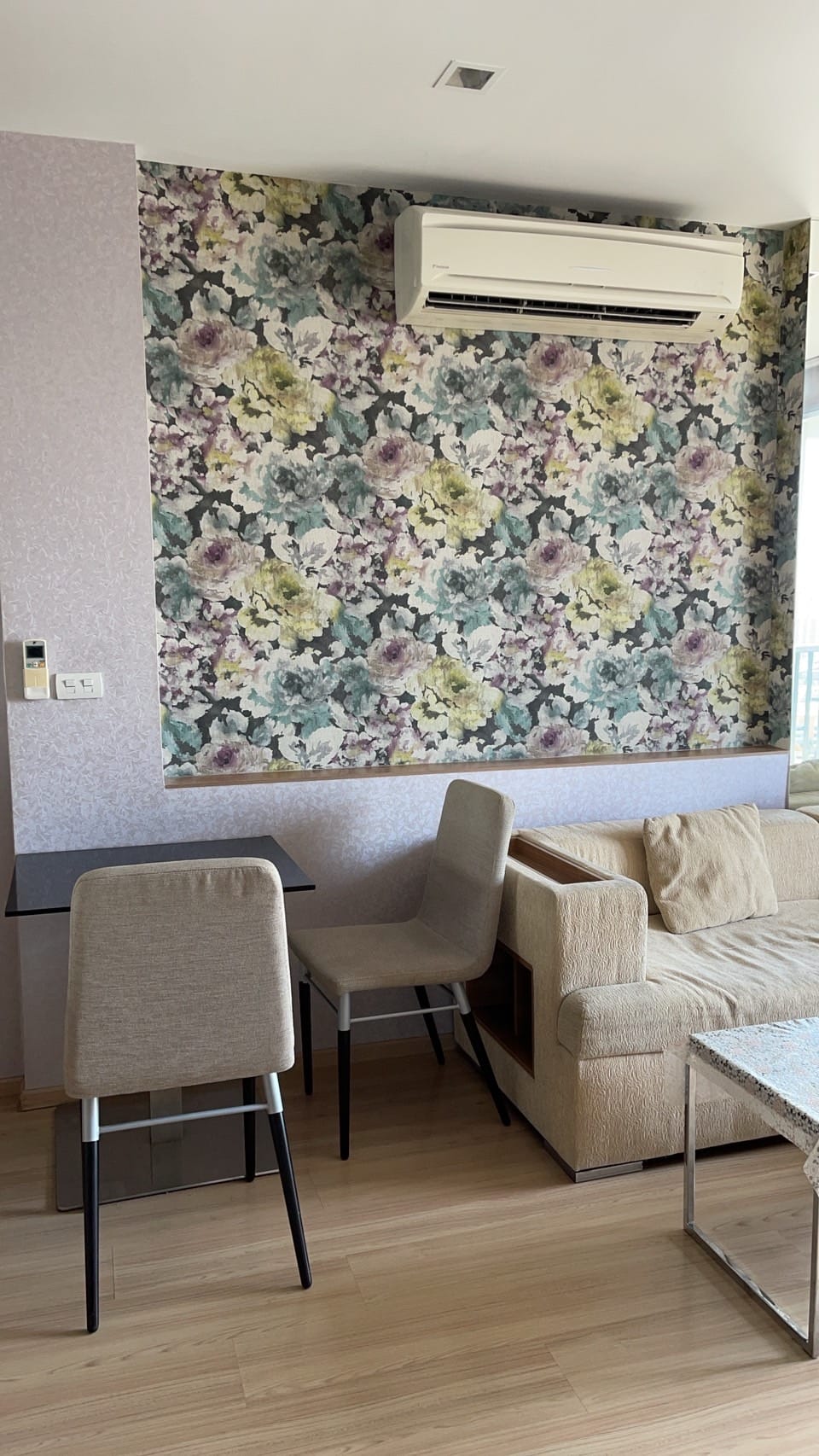 ปล่อยเช่า Rhythm Sathorn (ริธึ่ม สาทร) - โซนพื้นที่ BTS สะพานตากสิน 1ห้องนอน 1ห้องน้ำ - ขนาดห้อง 38.2 ตรม. ชั้น 30 - ให้เช่า 20,000 ต่อเดือน