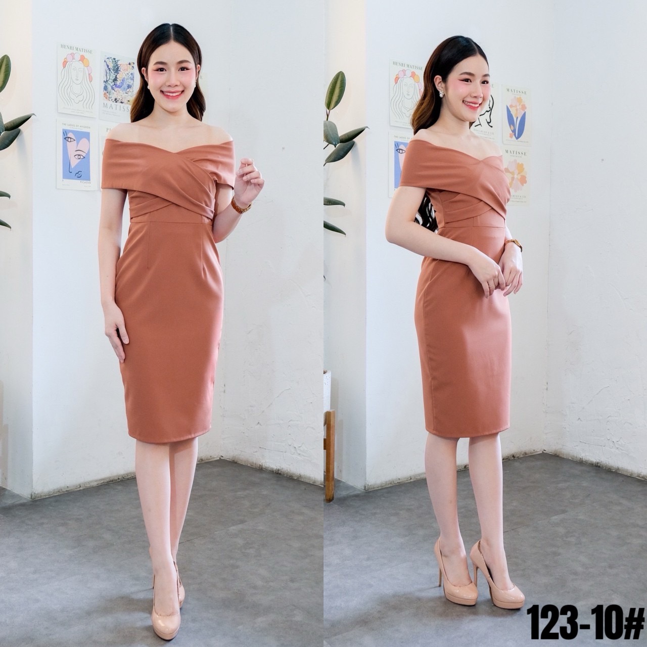 kudapy เดรสสั้นสีครีมเบจ/สีส้มอิฐ/สีชมพูเข้ม/สีเขียวมิ้นท์ เปิดบ่าแถบใหญ่ จับจีบข้างอก กระโปรงสอบ ผ่าหลัง