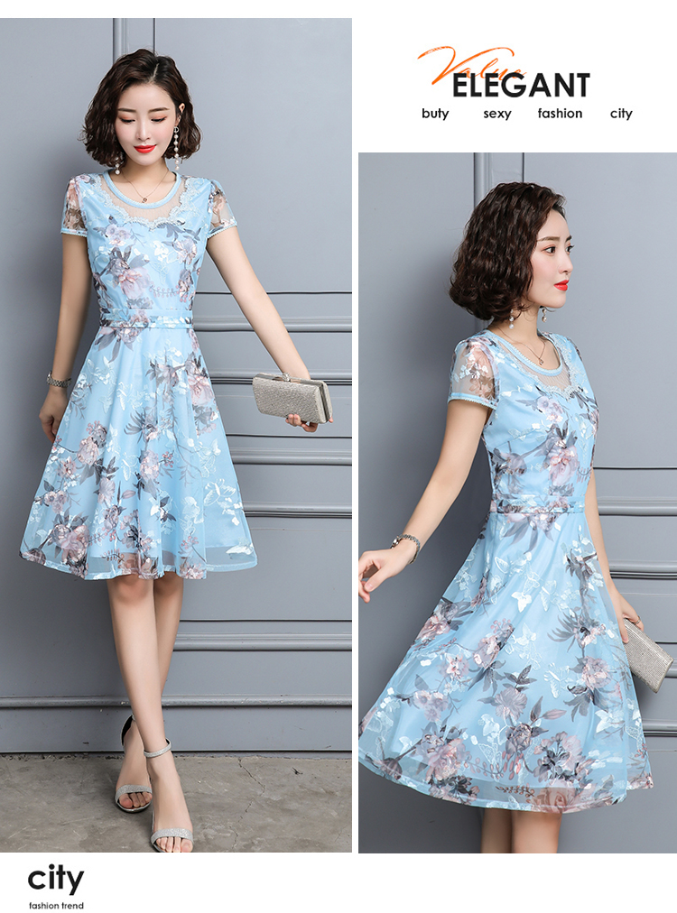 ชุดเดรสผ้าลูกไม้สีฟ้าพิมพลายแบบจีน ตัวเนื้อผ้าทั้งปักและพิมพ์ลายดอกกุหลาบ มีซับใน ซิบหลัง